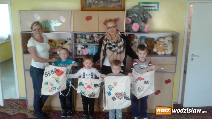 Zdjęcie w galerii na portalu naszwodzislaw.com: Kreatywne warsztaty w wodzisławskiej szesnastce. Zamienili się w projektantów wiadomości z regionu