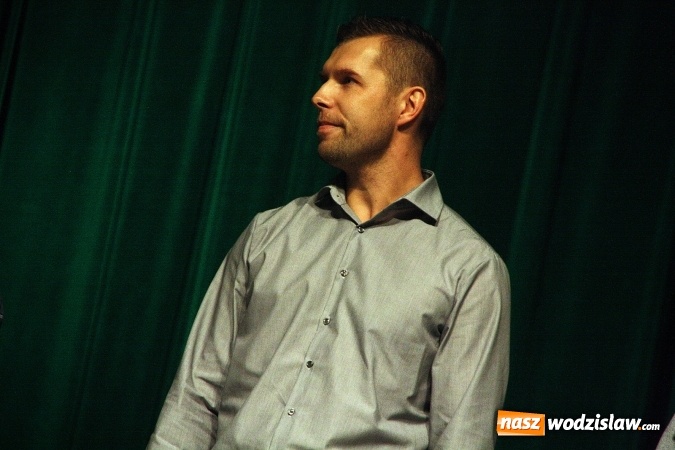 Zdjęcie w galerii na portalu naszwodzislaw.com: Kabaret Smile na scenie Rydułtowskiego Centrum Kultury wiadomości z regionu