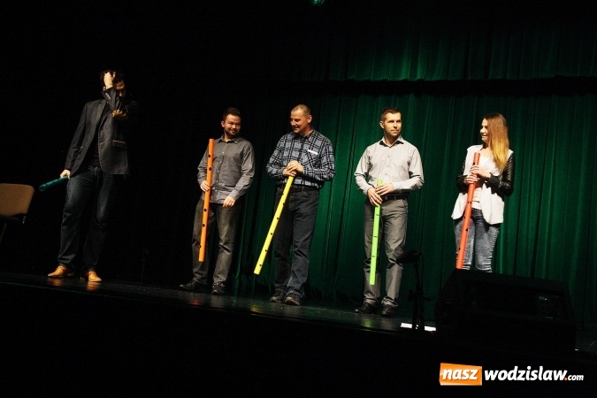 Zdjęcie w galerii na portalu naszwodzislaw.com: Kabaret Smile na scenie Rydułtowskiego Centrum Kultury wiadomości z regionu