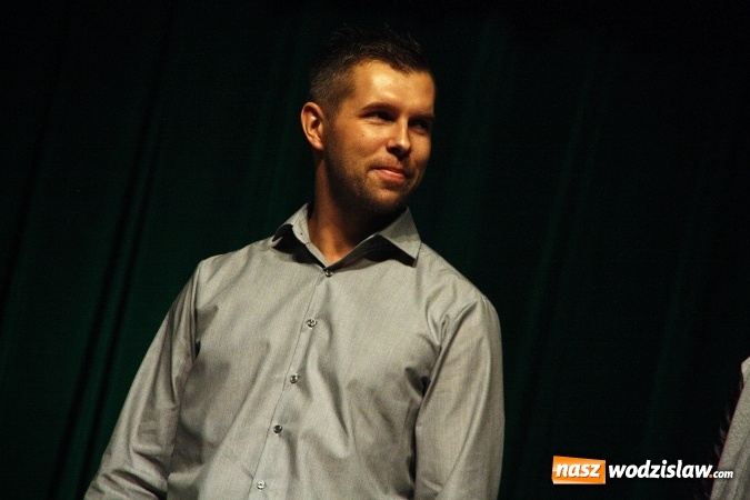 Zdjęcie w galerii na portalu naszwodzislaw.com: Kabaret Smile na scenie Rydułtowskiego Centrum Kultury wiadomości z regionu