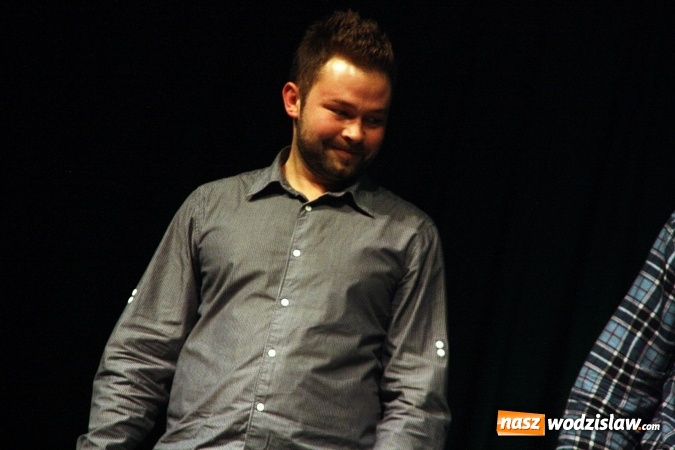 Zdjęcie w galerii na portalu naszwodzislaw.com: Kabaret Smile na scenie Rydułtowskiego Centrum Kultury wiadomości z regionu