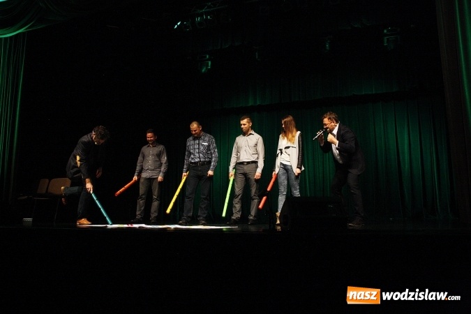 Zdjęcie w galerii na portalu naszwodzislaw.com: Kabaret Smile na scenie Rydułtowskiego Centrum Kultury wiadomości z regionu