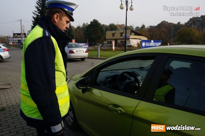 Zdjęcie w galerii na portalu naszwodzislaw.com: Akcja wodzisławskiej&nbsp;drog&oacute;wki. Rozdawali odblaski i zachęcali do bezpłatnego przeglądu swojego samochodu wiadomości z regionu