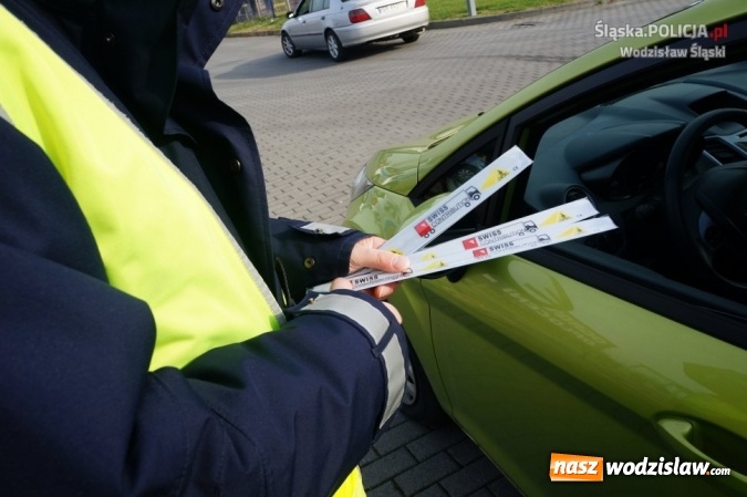 Zdjęcie w galerii na portalu naszwodzislaw.com: Akcja wodzisławskiej&nbsp;drog&oacute;wki. Rozdawali odblaski i zachęcali do bezpłatnego przeglądu swojego samochodu wiadomości z regionu