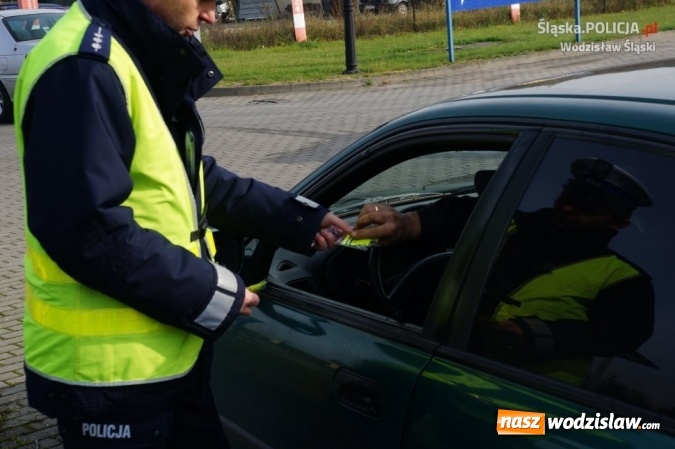 Zdjęcie w galerii na portalu naszwodzislaw.com: Akcja wodzisławskiej&nbsp;drog&oacute;wki. Rozdawali odblaski i zachęcali do bezpłatnego przeglądu swojego samochodu wiadomości z regionu