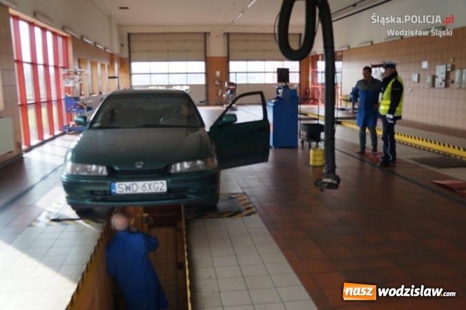 Zdjęcie w galerii na portalu naszwodzislaw.com: Akcja wodzisławskiej&nbsp;drog&oacute;wki. Rozdawali odblaski i zachęcali do bezpłatnego przeglądu swojego samochodu wiadomości z regionu