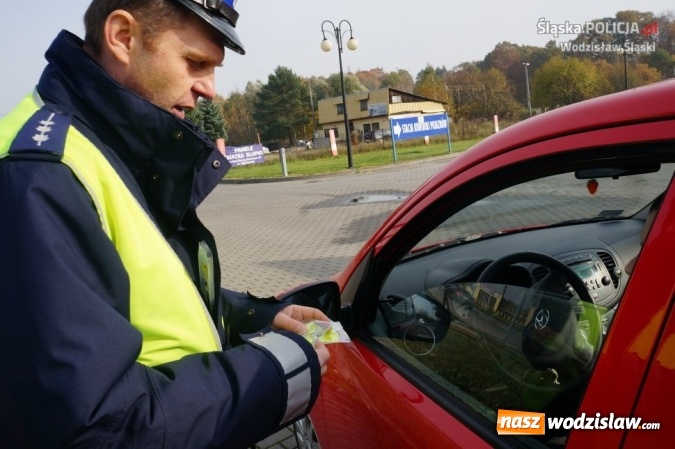 Zdjęcie w galerii na portalu naszwodzislaw.com: Akcja wodzisławskiej&nbsp;drog&oacute;wki. Rozdawali odblaski i zachęcali do bezpłatnego przeglądu swojego samochodu wiadomości z regionu