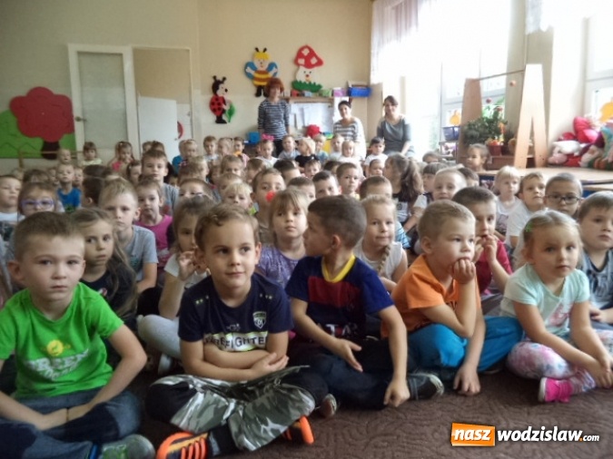 Zdjęcie w galerii na portalu naszwodzislaw.com: Teatr z Krakowa w pszowskim przedszkolu  wiadomości z regionu