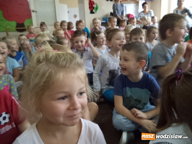 Zdjęcie w galerii na portalu naszwodzislaw.com: Teatr z Krakowa w pszowskim przedszkolu  wiadomości z regionu