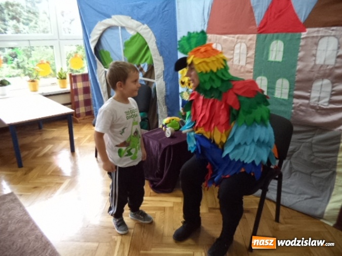 Zdjęcie w galerii na portalu naszwodzislaw.com: Teatr z Krakowa w pszowskim przedszkolu  wiadomości z regionu