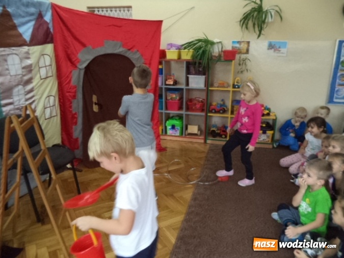 Zdjęcie w galerii na portalu naszwodzislaw.com: Teatr z Krakowa w pszowskim przedszkolu  wiadomości z regionu