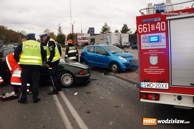 Zdjęcie w galerii na portalu naszwodzislaw.com: Wypadek na Bogumińskiej. Ucierpiało pięć osób wiadomości z regionu