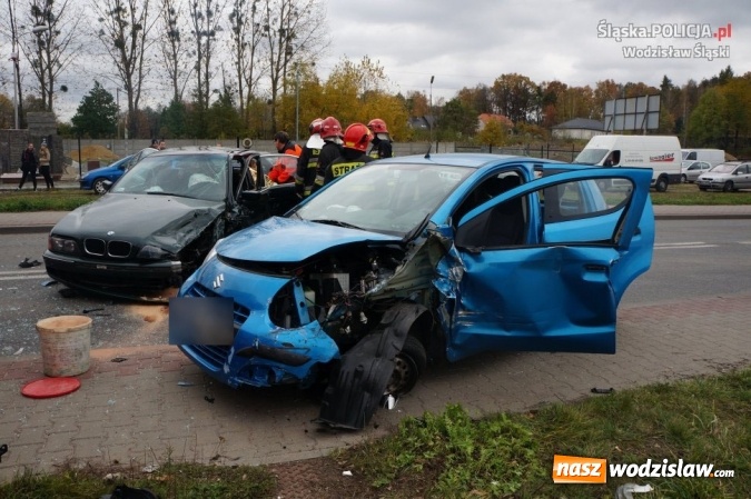 Zdjęcie w galerii na portalu naszwodzislaw.com: Wypadek na Bogumińskiej. Ucierpiało pięć osób wiadomości z regionu