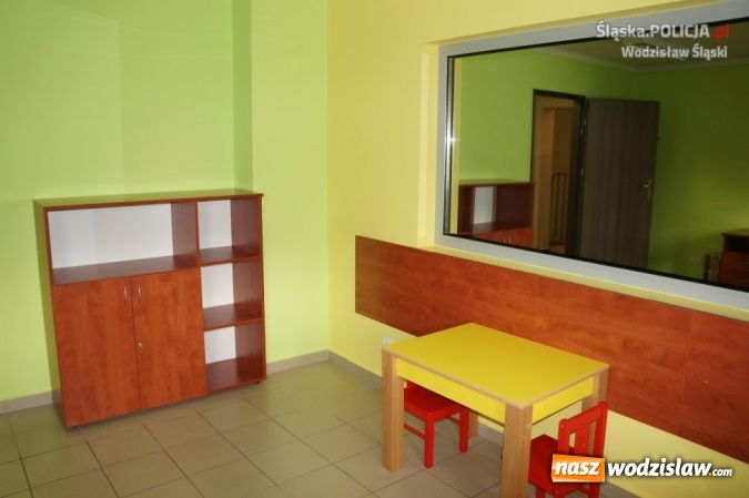 Zdjęcie w galerii na portalu naszwodzislaw.com: Wodzisławska komenda przyjazna dzieciom. Powstał niebieski pokój i kącik zabawowy  wiadomości z regionu