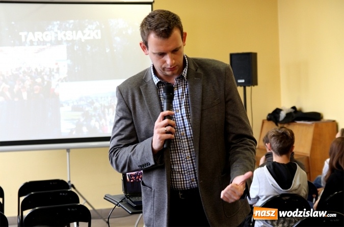 Zdjęcie w galerii na portalu naszwodzislaw.com: Spotkanie autorskie z Arnoldem Płaczkiem w rydułtowskiej bibliotece   wiadomości z regionu