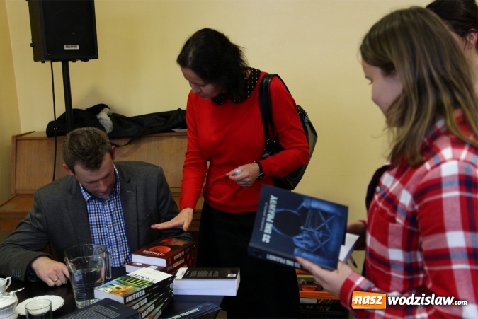 Zdjęcie w galerii na portalu naszwodzislaw.com: Spotkanie autorskie z Arnoldem Płaczkiem w rydułtowskiej bibliotece   wiadomości z regionu