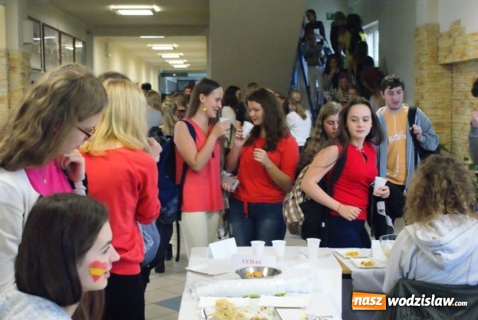 Zdjęcie w galerii na portalu naszwodzislaw.com: W tej szkole mają iście latynoskie temperamenty wiadomości z regionu