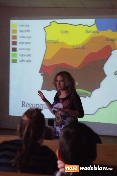 Zdjęcie w galerii na portalu naszwodzislaw.com: W tej szkole mają iście latynoskie temperamenty wiadomości z regionu