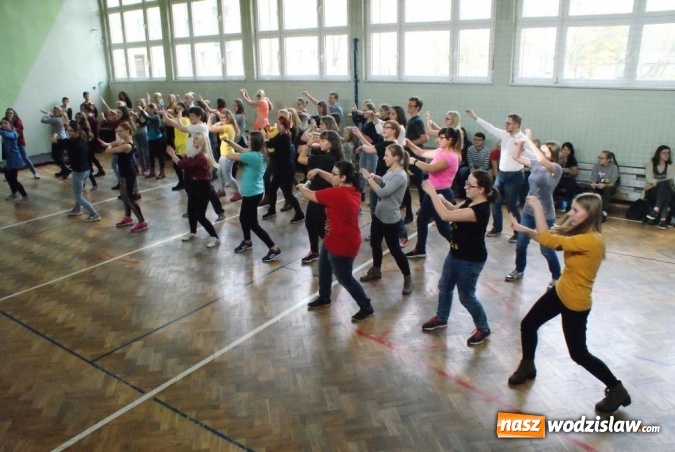 Zdjęcie w galerii na portalu naszwodzislaw.com: W tej szkole mają iście latynoskie temperamenty wiadomości z regionu