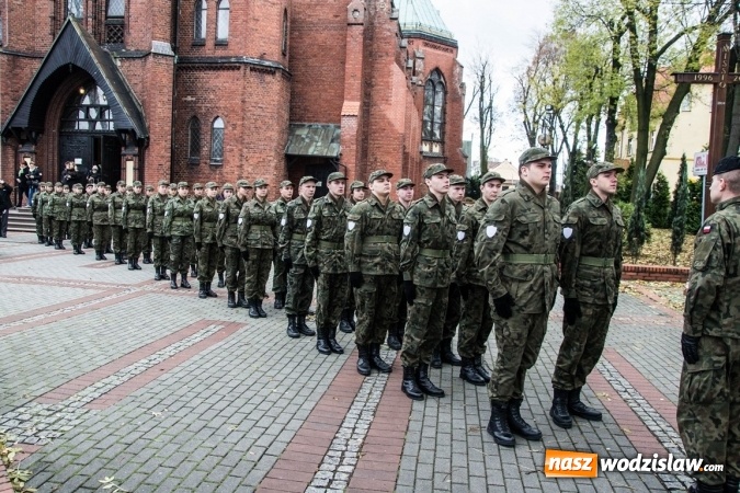 Zdjęcie w galerii na portalu naszwodzislaw.com: Mundur im nie straszny. Ślubowanie na rydułtowskim Rynku wiadomości z regionu