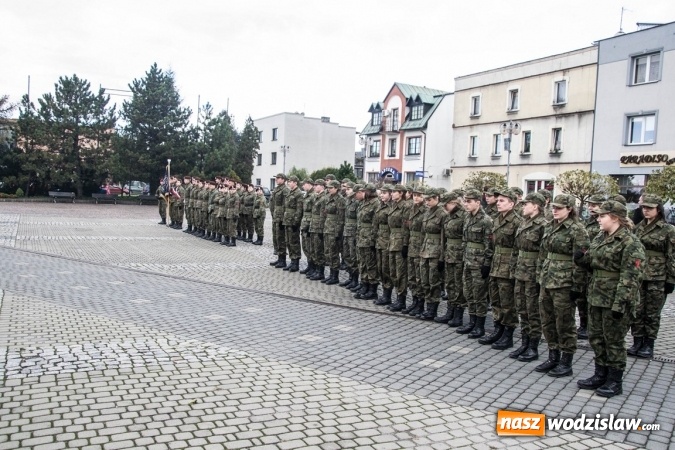 Zdjęcie w galerii na portalu naszwodzislaw.com: Mundur im nie straszny. Ślubowanie na rydułtowskim Rynku wiadomości z regionu