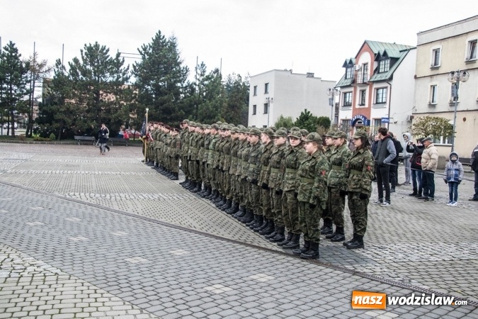 Zdjęcie w galerii na portalu naszwodzislaw.com: Mundur im nie straszny. Ślubowanie na rydułtowskim Rynku wiadomości z regionu