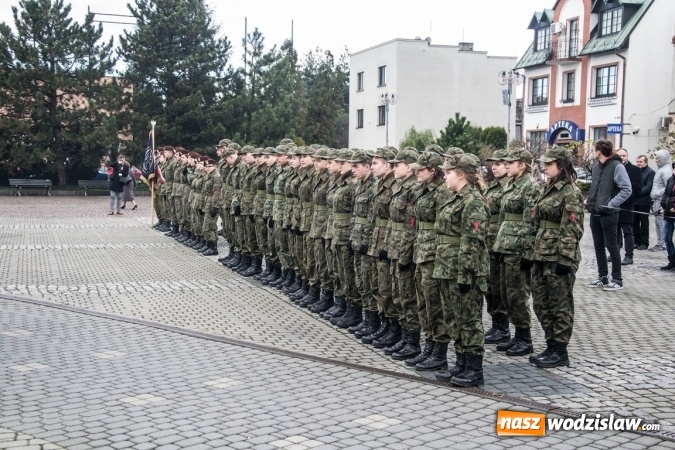 Zdjęcie w galerii na portalu naszwodzislaw.com: Mundur im nie straszny. Ślubowanie na rydułtowskim Rynku wiadomości z regionu