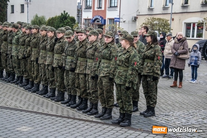 Zdjęcie w galerii na portalu naszwodzislaw.com: Mundur im nie straszny. Ślubowanie na rydułtowskim Rynku wiadomości z regionu