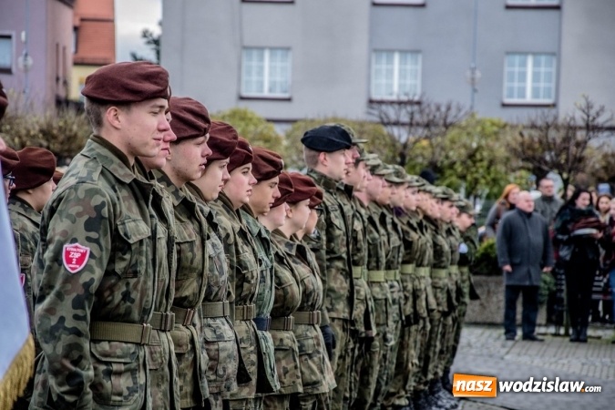 Zdjęcie w galerii na portalu naszwodzislaw.com: Mundur im nie straszny. Ślubowanie na rydułtowskim Rynku wiadomości z regionu