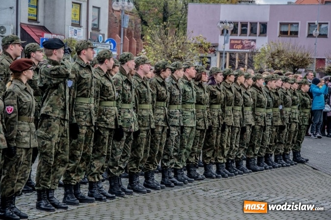 Zdjęcie w galerii na portalu naszwodzislaw.com: Mundur im nie straszny. Ślubowanie na rydułtowskim Rynku wiadomości z regionu