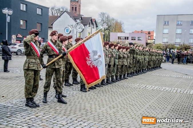 Zdjęcie w galerii na portalu naszwodzislaw.com: Mundur im nie straszny. Ślubowanie na rydułtowskim Rynku wiadomości z regionu