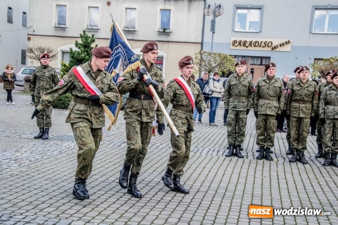 Zdjęcie w galerii na portalu naszwodzislaw.com: Mundur im nie straszny. Ślubowanie na rydułtowskim Rynku wiadomości z regionu