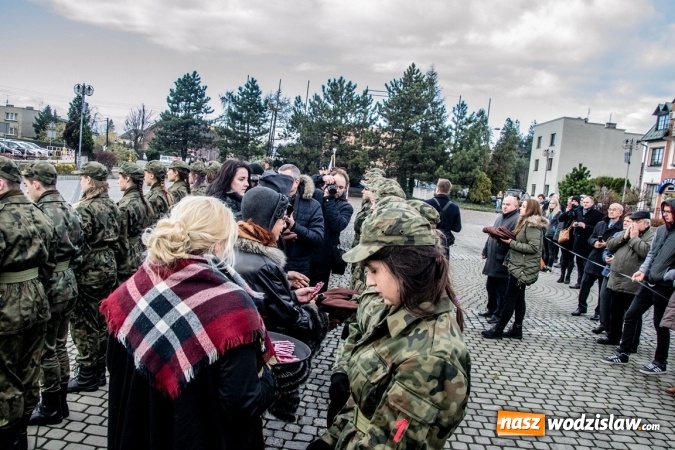 Zdjęcie w galerii na portalu naszwodzislaw.com: Mundur im nie straszny. Ślubowanie na rydułtowskim Rynku wiadomości z regionu