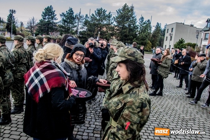 Zdjęcie w galerii na portalu naszwodzislaw.com: Mundur im nie straszny. Ślubowanie na rydułtowskim Rynku wiadomości z regionu
