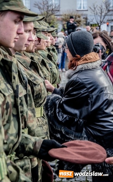 Zdjęcie w galerii na portalu naszwodzislaw.com: Mundur im nie straszny. Ślubowanie na rydułtowskim Rynku wiadomości z regionu
