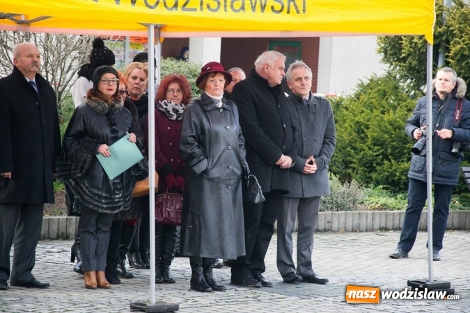 Zdjęcie w galerii na portalu naszwodzislaw.com: Mundur im nie straszny. Ślubowanie na rydułtowskim Rynku wiadomości z regionu