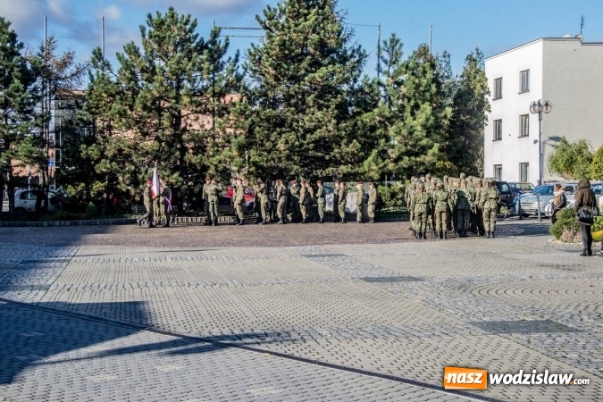 Zdjęcie w galerii na portalu naszwodzislaw.com: Mundur im nie straszny. Ślubowanie na rydułtowskim Rynku wiadomości z regionu