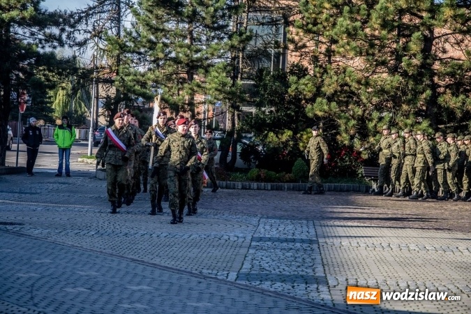 Zdjęcie w galerii na portalu naszwodzislaw.com: Mundur im nie straszny. Ślubowanie na rydułtowskim Rynku wiadomości z regionu