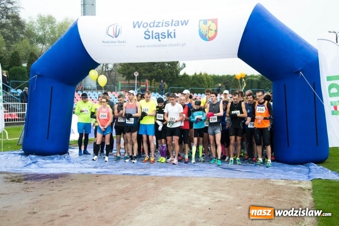 Zdjęcie w galerii na portalu naszwodzislaw.com: Jubileuszowy Półmaraton Wodzisławski. Na starcie ponad 250 zawodników wiadomości z regionu