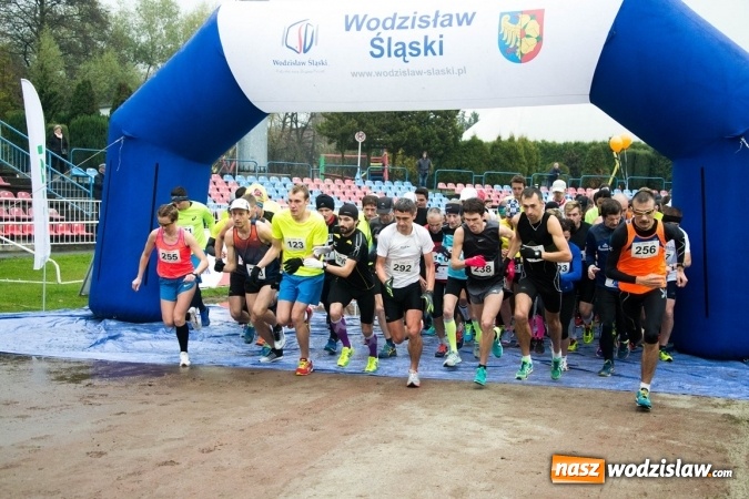 Zdjęcie w galerii na portalu naszwodzislaw.com: Jubileuszowy Półmaraton Wodzisławski. Na starcie ponad 250 zawodników wiadomości z regionu