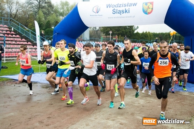 Zdjęcie w galerii na portalu naszwodzislaw.com: Jubileuszowy Półmaraton Wodzisławski. Na starcie ponad 250 zawodników wiadomości z regionu