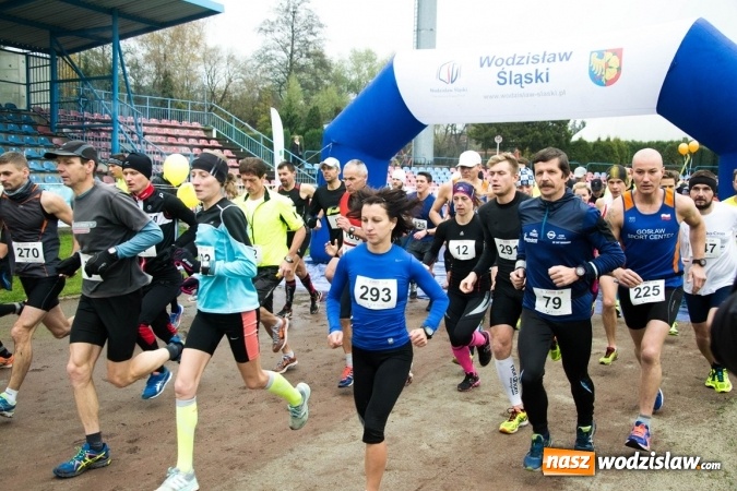 Zdjęcie w galerii na portalu naszwodzislaw.com: Jubileuszowy Półmaraton Wodzisławski. Na starcie ponad 250 zawodników wiadomości z regionu