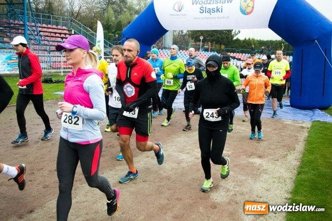 Zdjęcie w galerii na portalu naszwodzislaw.com: Jubileuszowy Półmaraton Wodzisławski. Na starcie ponad 250 zawodników wiadomości z regionu