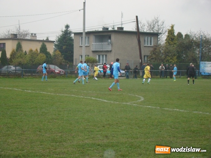 Zdjęcie w galerii na portalu naszwodzislaw.com: Rozw&oacute;j Bełsznica zwycięski w meczu na bagnie w Kokoszycach wiadomości z regionu