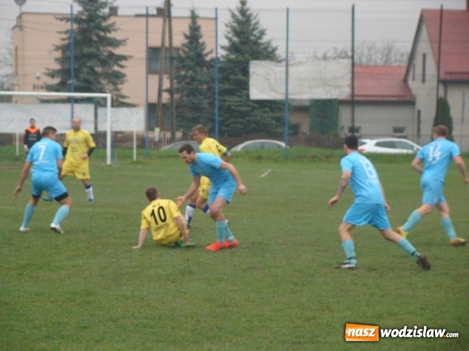 Zdjęcie w galerii na portalu naszwodzislaw.com: Rozw&oacute;j Bełsznica zwycięski w meczu na bagnie w Kokoszycach wiadomości z regionu