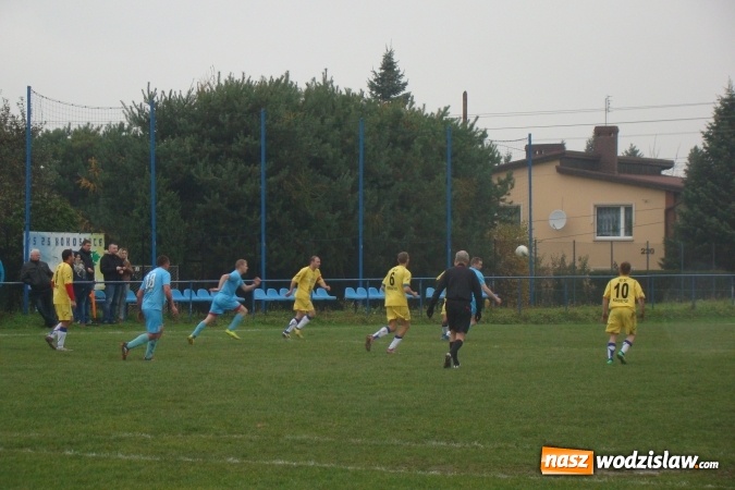 Zdjęcie w galerii na portalu naszwodzislaw.com: Rozw&oacute;j Bełsznica zwycięski w meczu na bagnie w Kokoszycach wiadomości z regionu