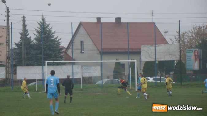 Zdjęcie w galerii na portalu naszwodzislaw.com: Rozw&oacute;j Bełsznica zwycięski w meczu na bagnie w Kokoszycach wiadomości z regionu