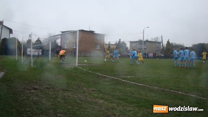 Zdjęcie w galerii na portalu naszwodzislaw.com: Rozw&oacute;j Bełsznica zwycięski w meczu na bagnie w Kokoszycach wiadomości z regionu
