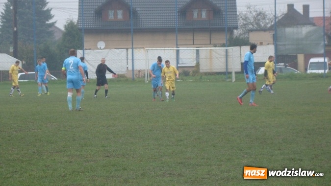 Zdjęcie w galerii na portalu naszwodzislaw.com: Rozw&oacute;j Bełsznica zwycięski w meczu na bagnie w Kokoszycach wiadomości z regionu