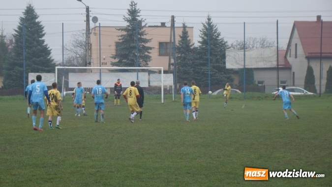 Zdjęcie w galerii na portalu naszwodzislaw.com: Rozw&oacute;j Bełsznica zwycięski w meczu na bagnie w Kokoszycach wiadomości z regionu